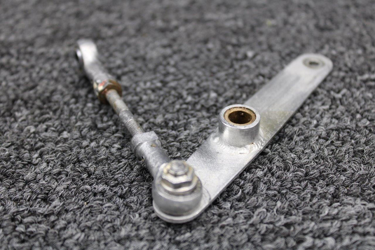Cessna Aircraft Parts 0750181-4, 1550033-1 Cessna T337G Forward Cabin Pressurization Bellcrank and Rod