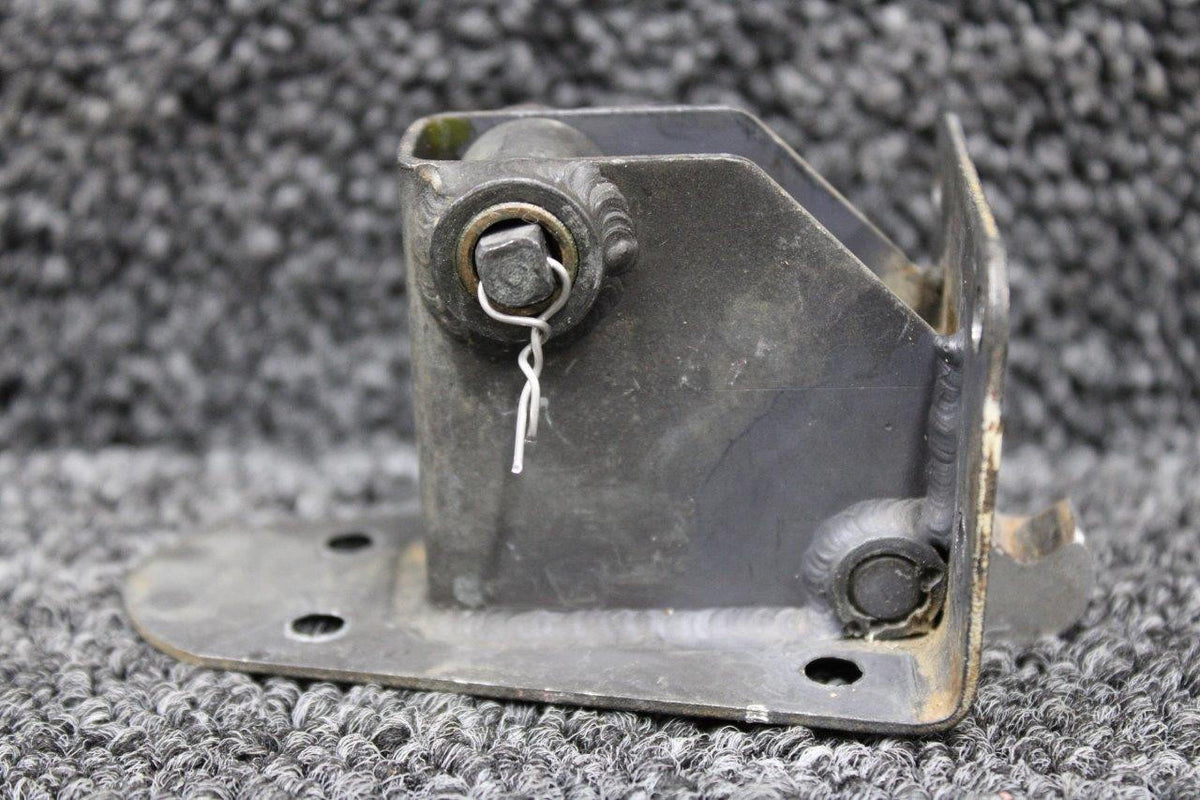 Cessna Aircraft Parts 1511408-32 Cessna T337G Upper Cabin Door Latch Upper Forward with Link and Joint