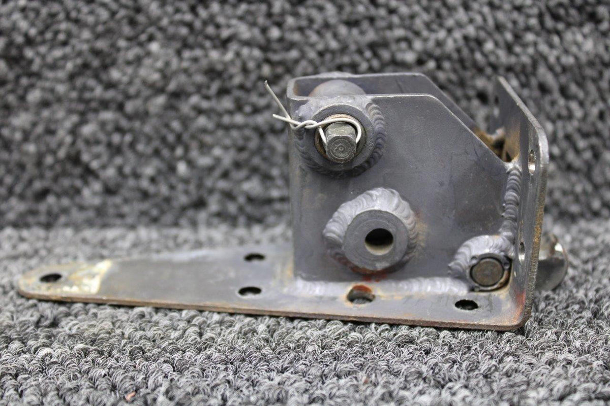 Cessna Aircraft Parts 1511408-37 Cessna T337G Upper Cabin Door Latch Lower Forward with Link and Joint