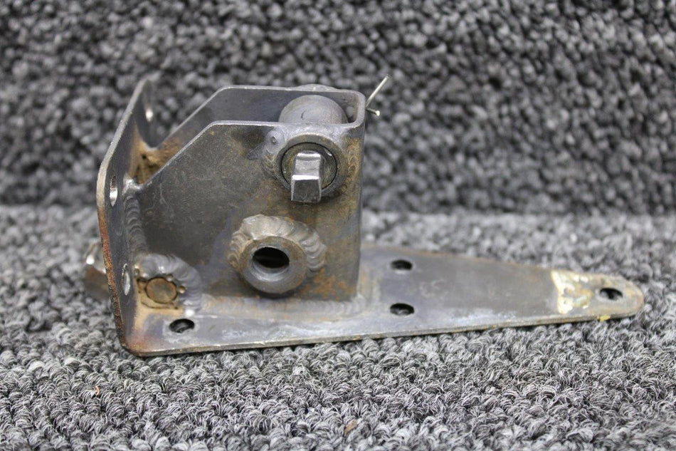 Cessna Aircraft Parts 1511408-37 Cessna T337G Upper Cabin Door Latch Lower Forward with Link and Joint
