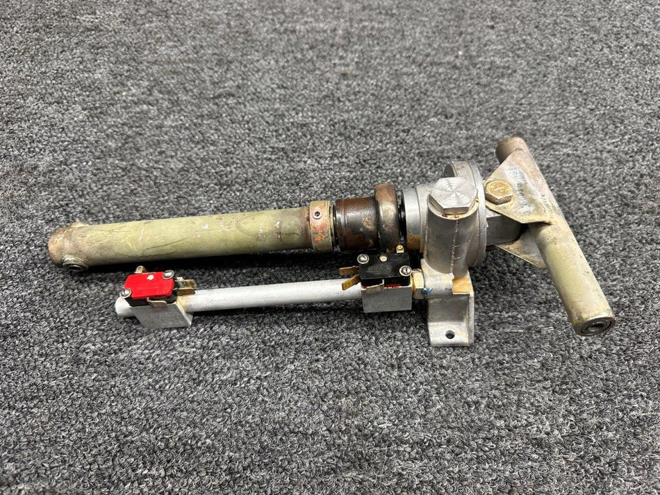 C301002-0116 (Use: C301002-0114) Cessna R182 Switch Bar and Actuator (7”)