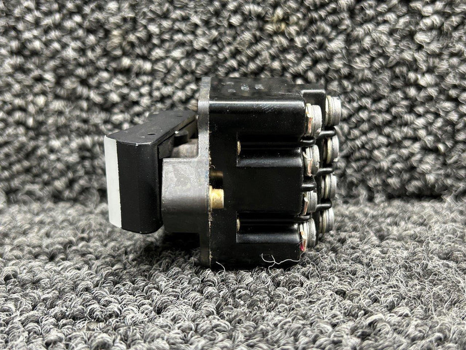 UND Lab Inc 4TP1-3 (Alt: 587-786) UND Lab Inc Ice Protection Rocker Switch
