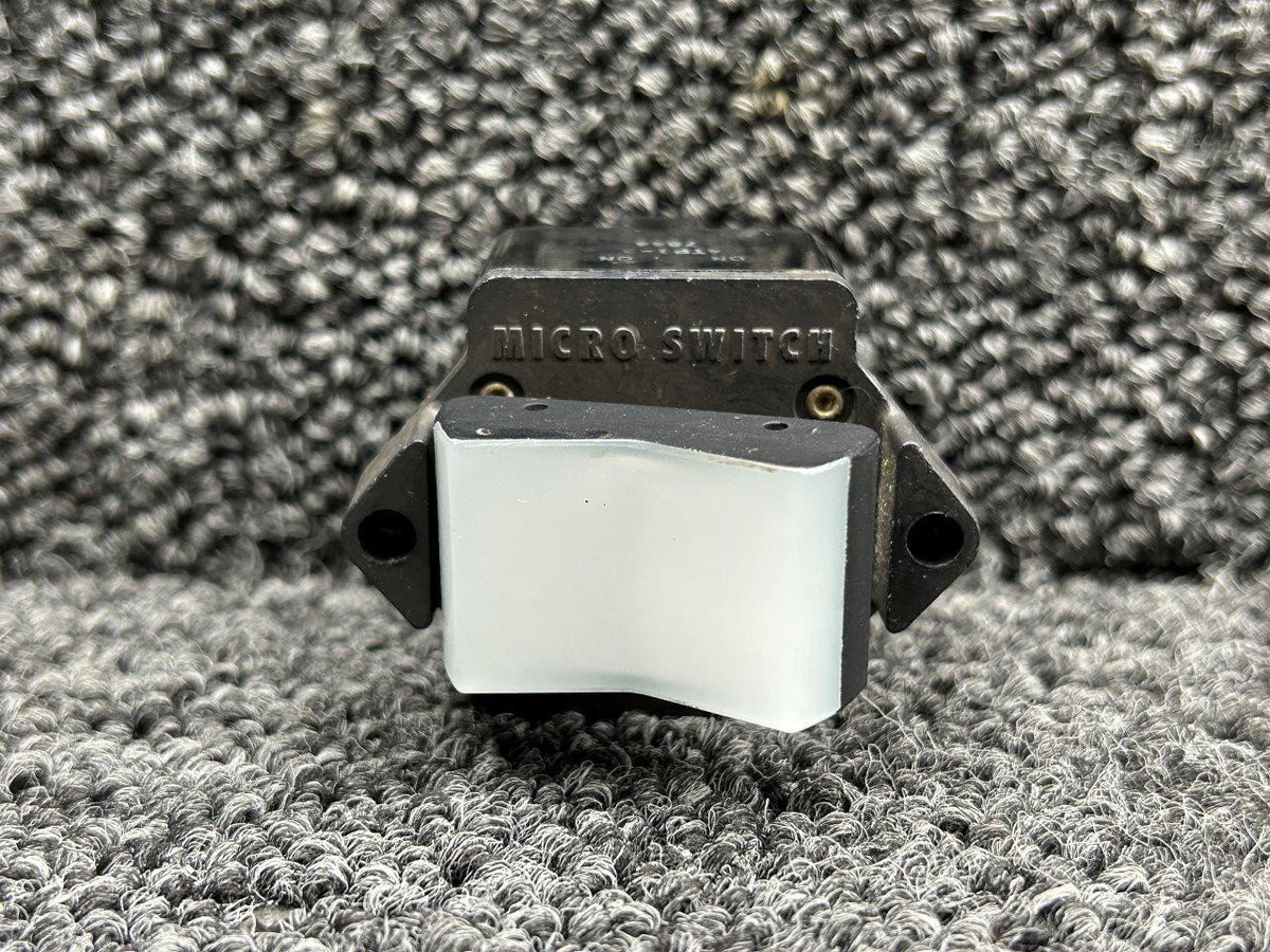 UND Lab Inc 4TP1-3 (Alt: 587-786) UND Lab Inc Ice Protection Rocker Switch