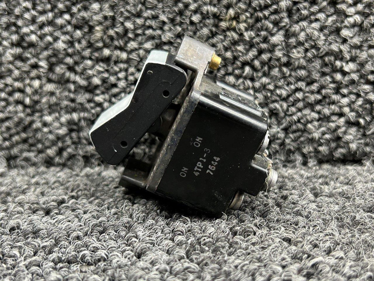 UND Lab Inc 4TP1-3 (Alt: 587-786) UND Lab Inc Ice Protection Rocker Switch