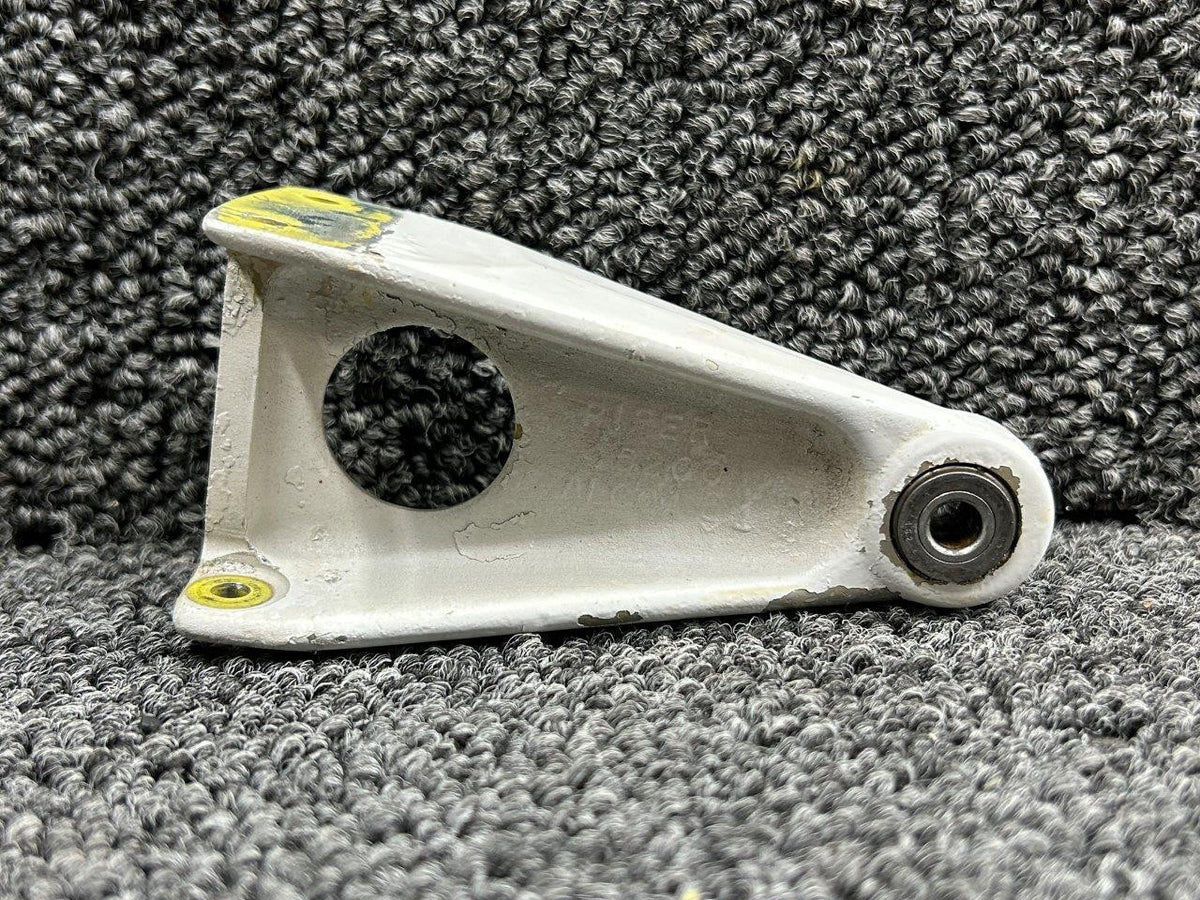 Piper Aircraft Parts 45201-000 Piper PA-31T Outboard Horizontal Hinge LH or RH