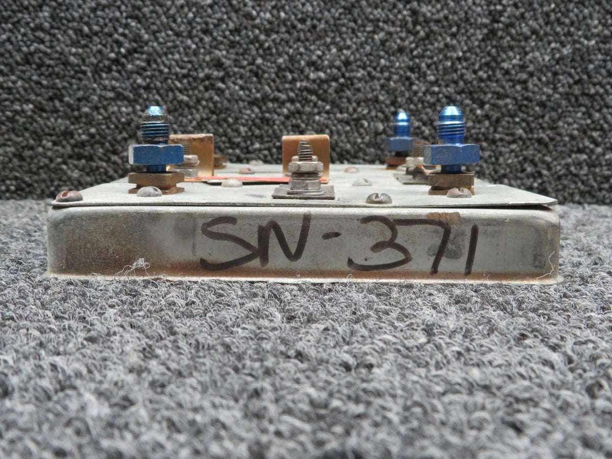 Does Not Apply Instrument Gauge Cluster Assembly (Volts: 12) (Broken Mounting Tabs) (Missing Glass)