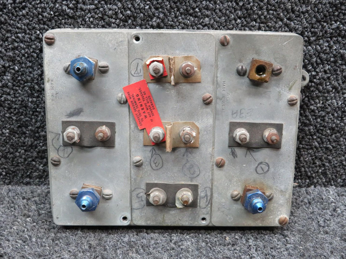 Does Not Apply Instrument Gauge Cluster Assembly (Volts: 12) (Broken Mounting Tabs) (Missing Glass)