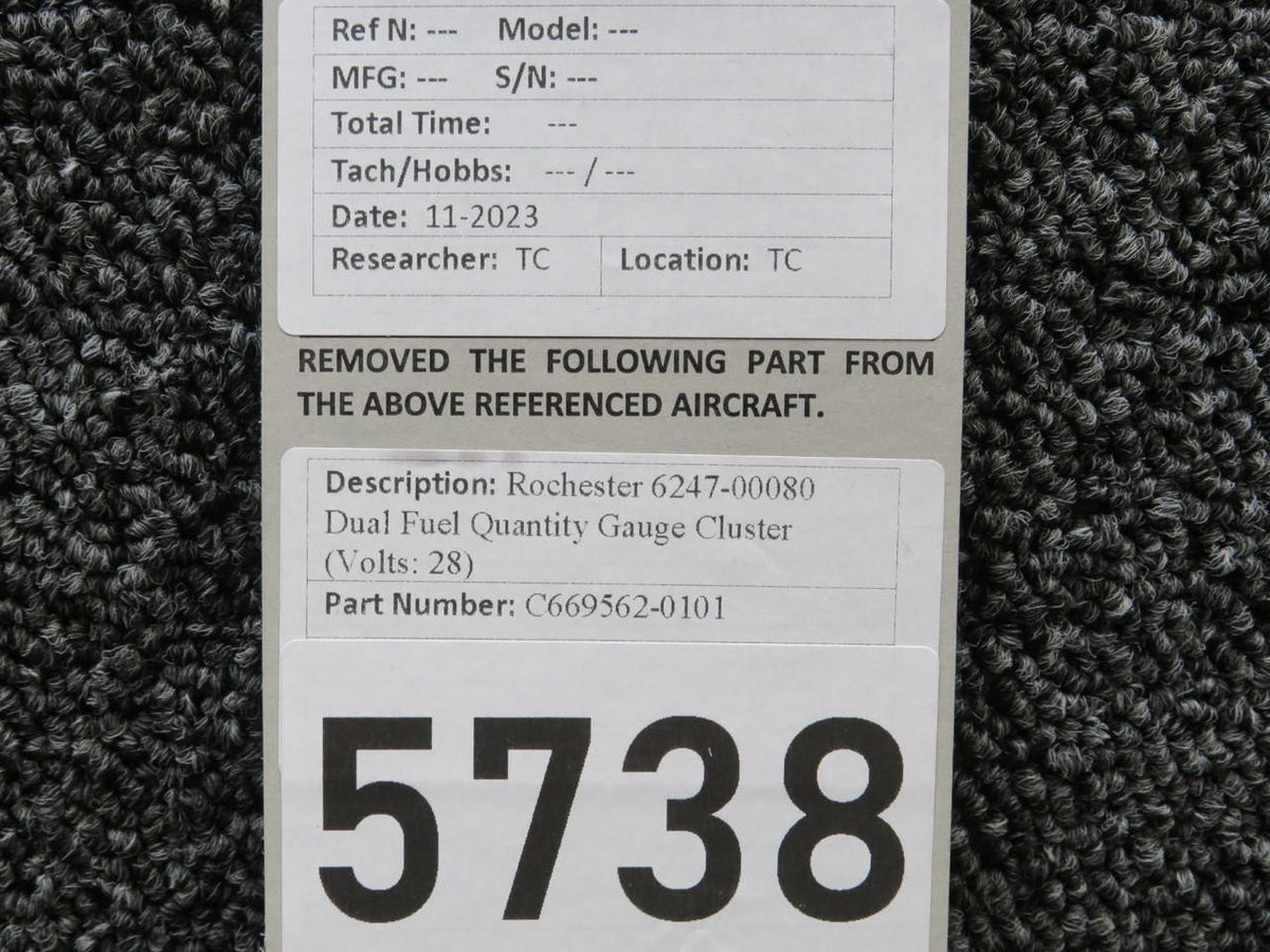 Rochester C669562-0101 Rochester 6247-00080 Dual Fuel Quantity Gauge Cluster (Volts: 28)