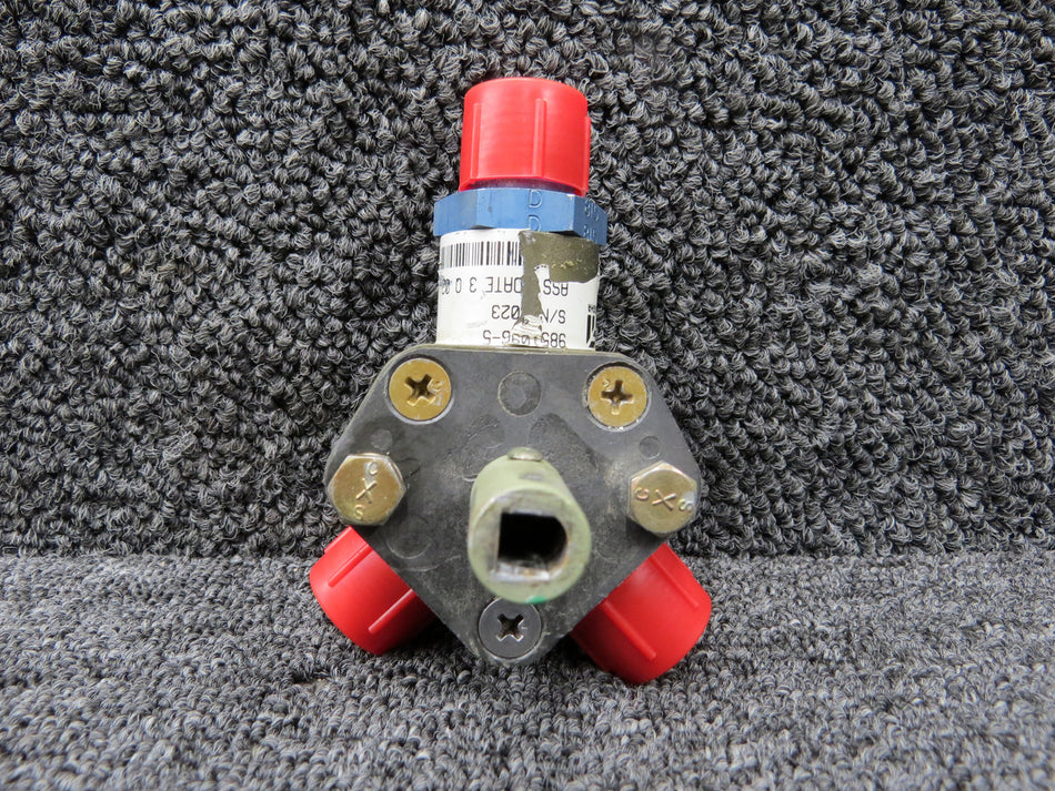 9851096-5 Cessna 172S Fuel Selector Valve