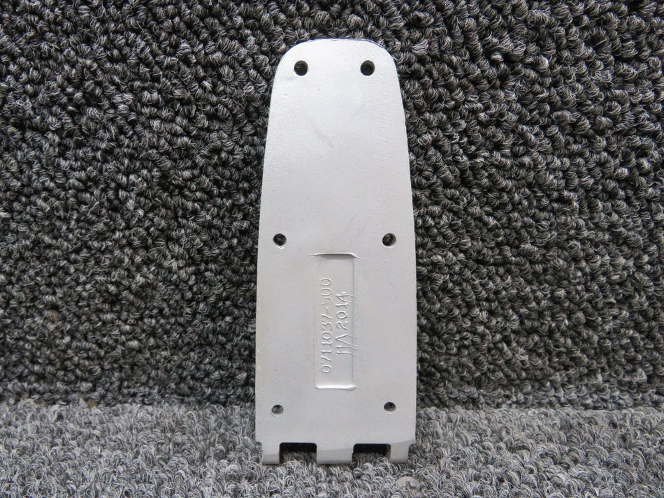 0711037-500 Cessna 152 Lower Door Hinge Assembly (Bead Blasted)