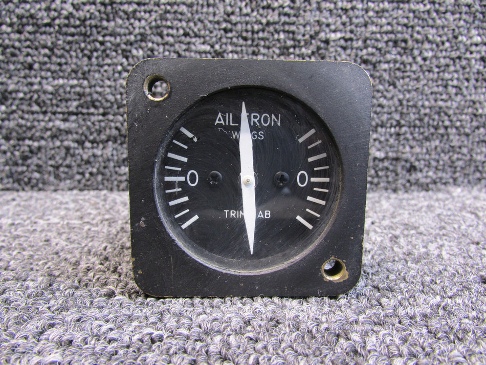 8DJ49GCZ-2 General Electric Aileron Position Indicator (Worn Face) (28V)
