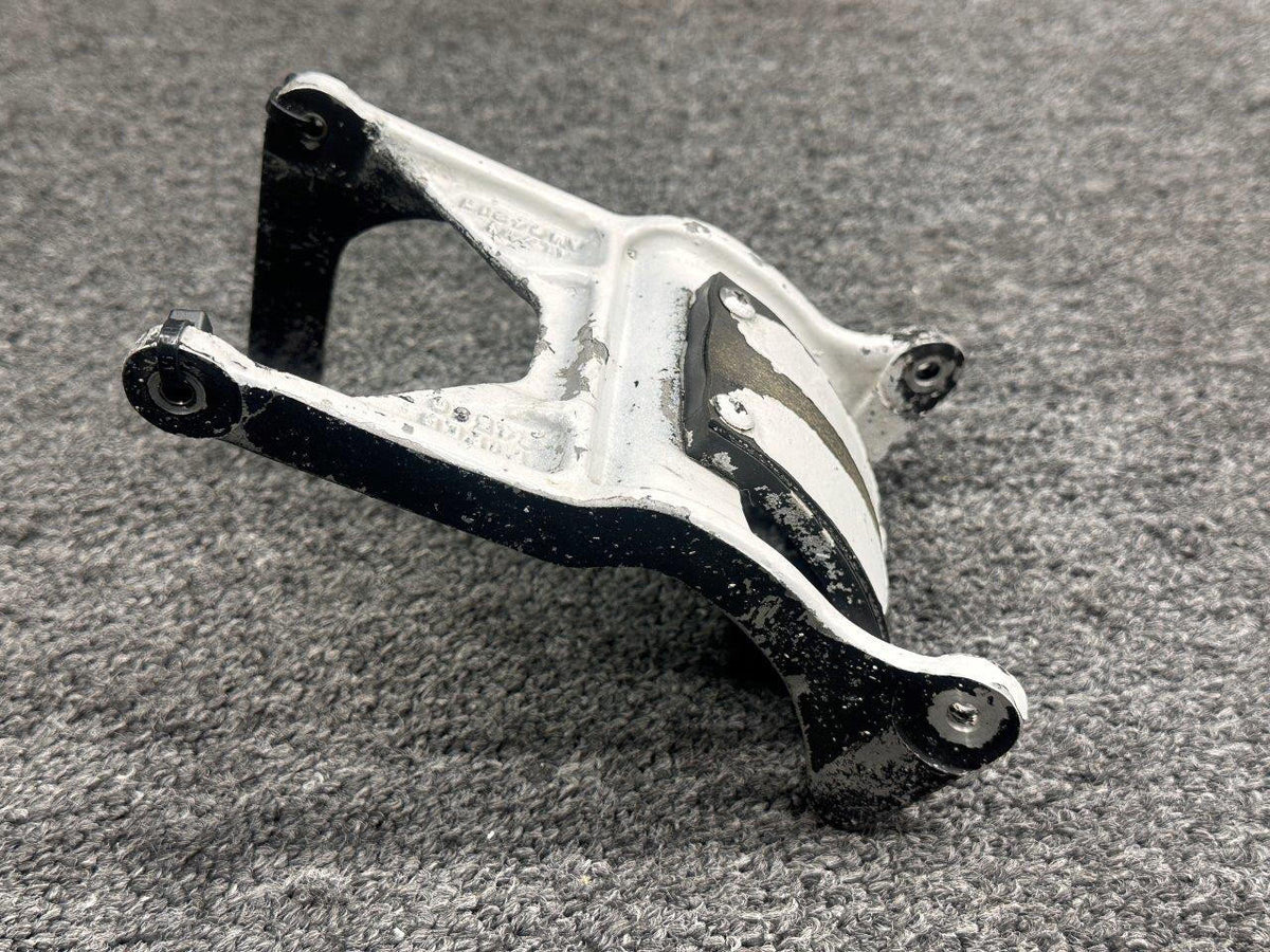Piper Aircraft Parts 24561-000 Piper PA24-400 Nose Gear Door Actuator Bracket Assembly