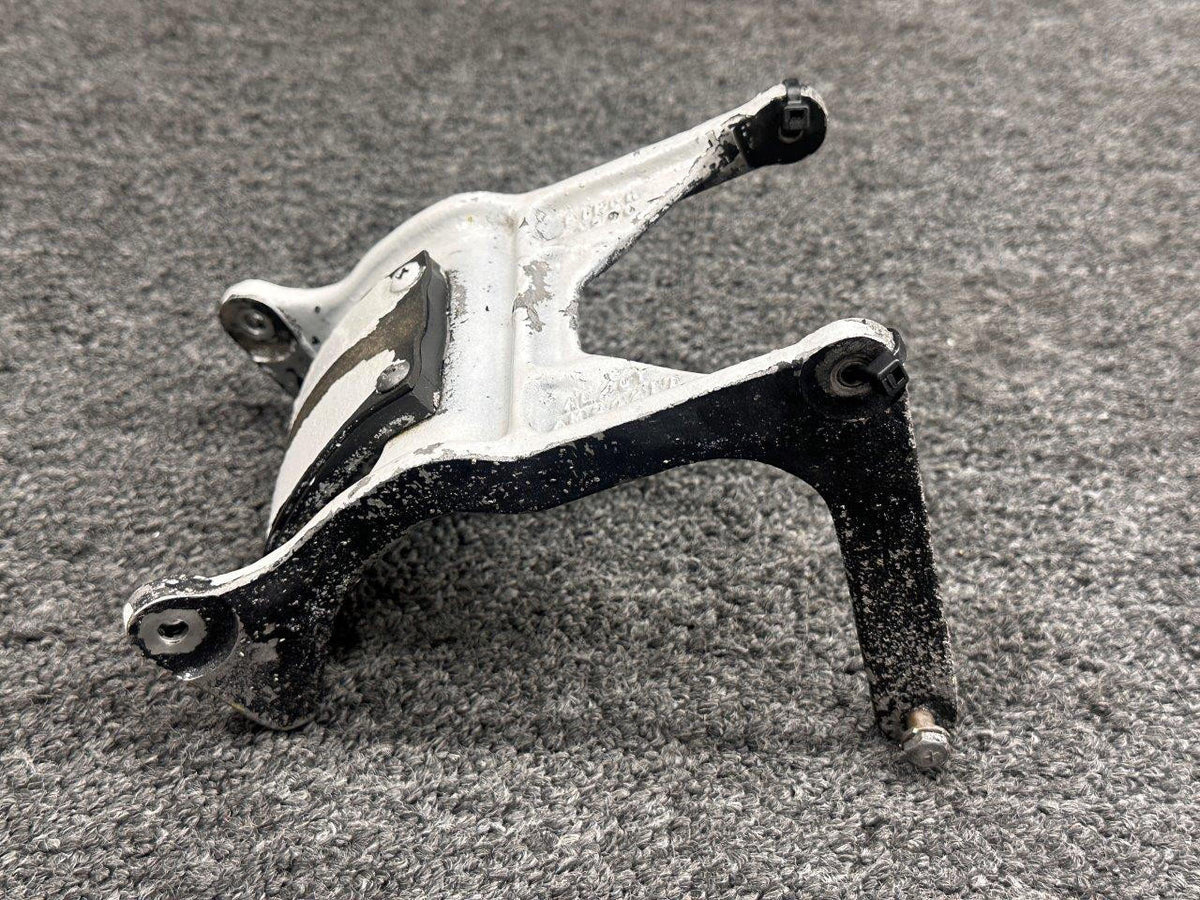 Piper Aircraft Parts 24561-000 Piper PA24-400 Nose Gear Door Actuator Bracket Assembly