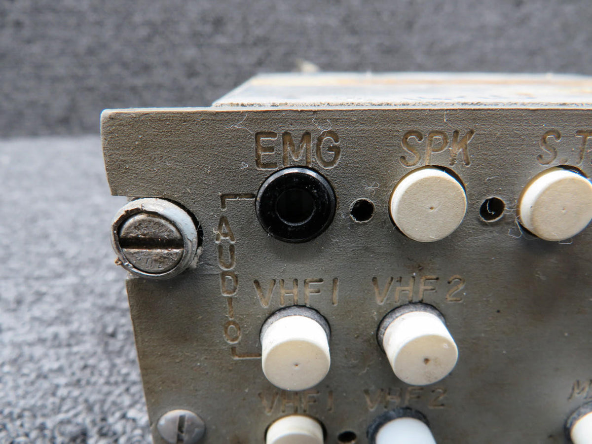 Smiths M-1035-K-6 Smith Audio System (28V) (Broken Button)