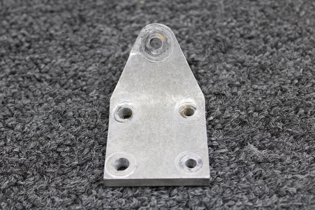 Cessna Aircraft Parts 5011109-2 Cessna 401A Lower Cabin Door Chain Fitting Upper