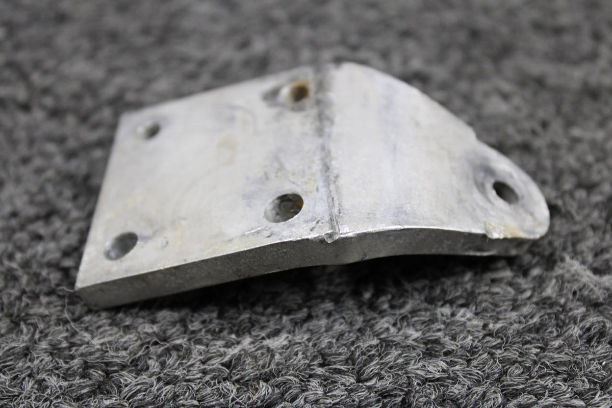Cessna Aircraft Parts 5011109-2 Cessna 401A Lower Cabin Door Chain Fitting Upper