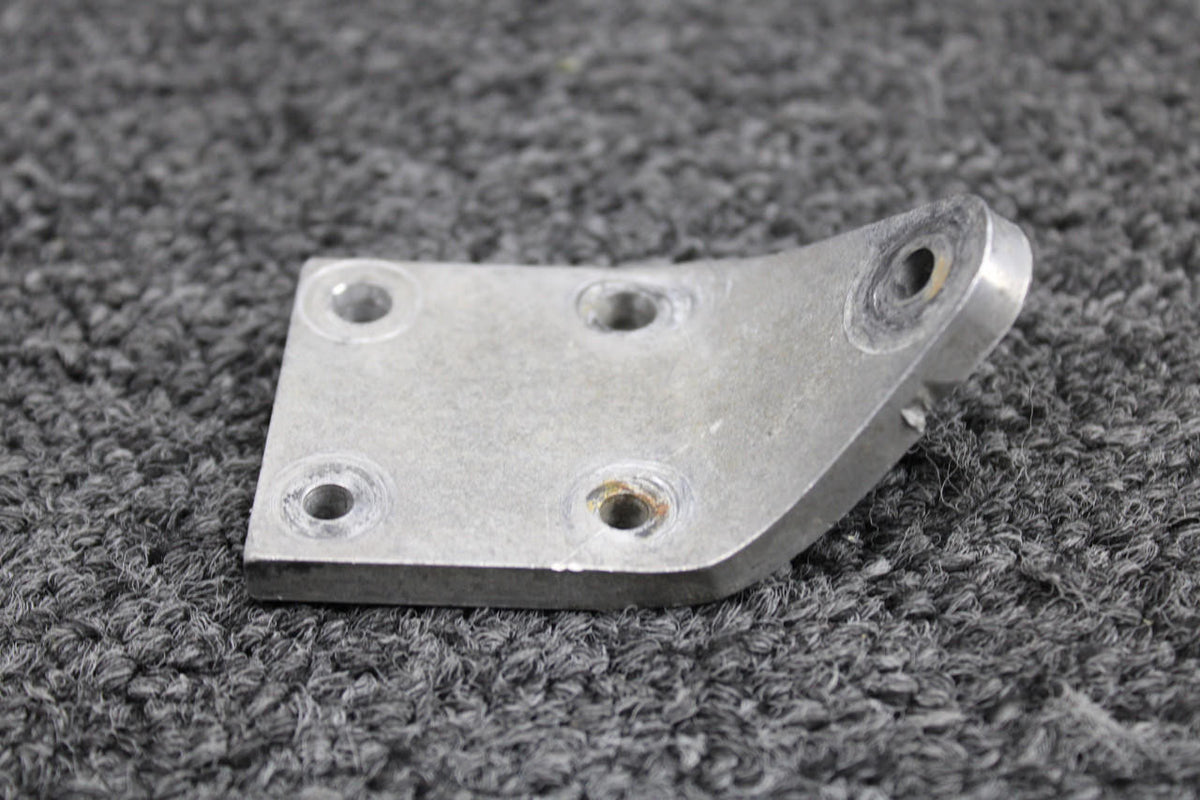 Cessna Aircraft Parts 5011109-2 Cessna 401A Lower Cabin Door Chain Fitting Upper