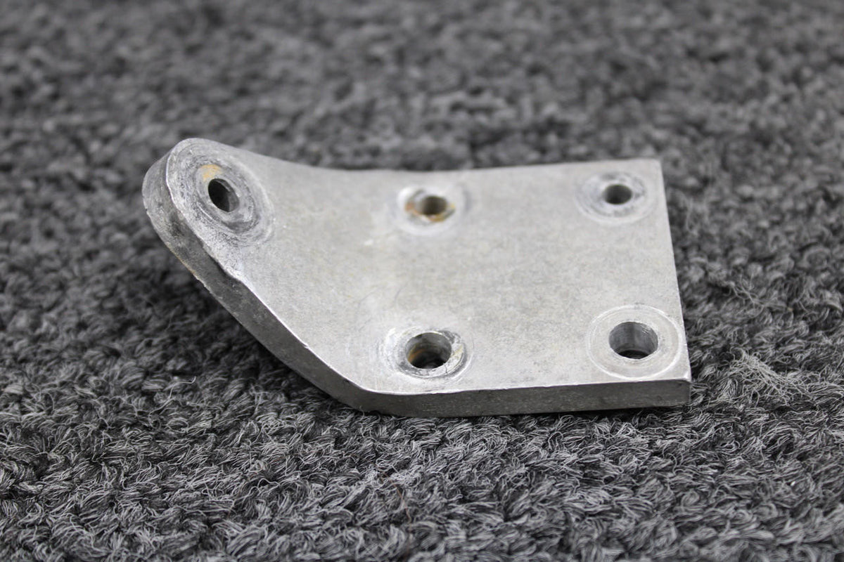 Cessna Aircraft Parts 5011109-2 Cessna 401A Lower Cabin Door Chain Fitting Upper