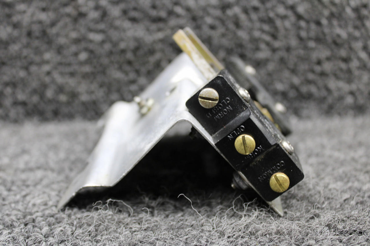 Cessna Aircraft Parts 5115252-5, BZ-7RWT80 Cessna 401A Flap Limit Switch with Bracket