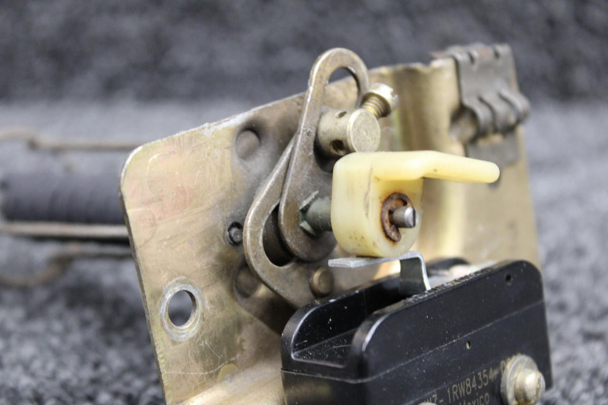 Cessna Aircraft Parts G715996 Cessna 401A Thermostat Assembly