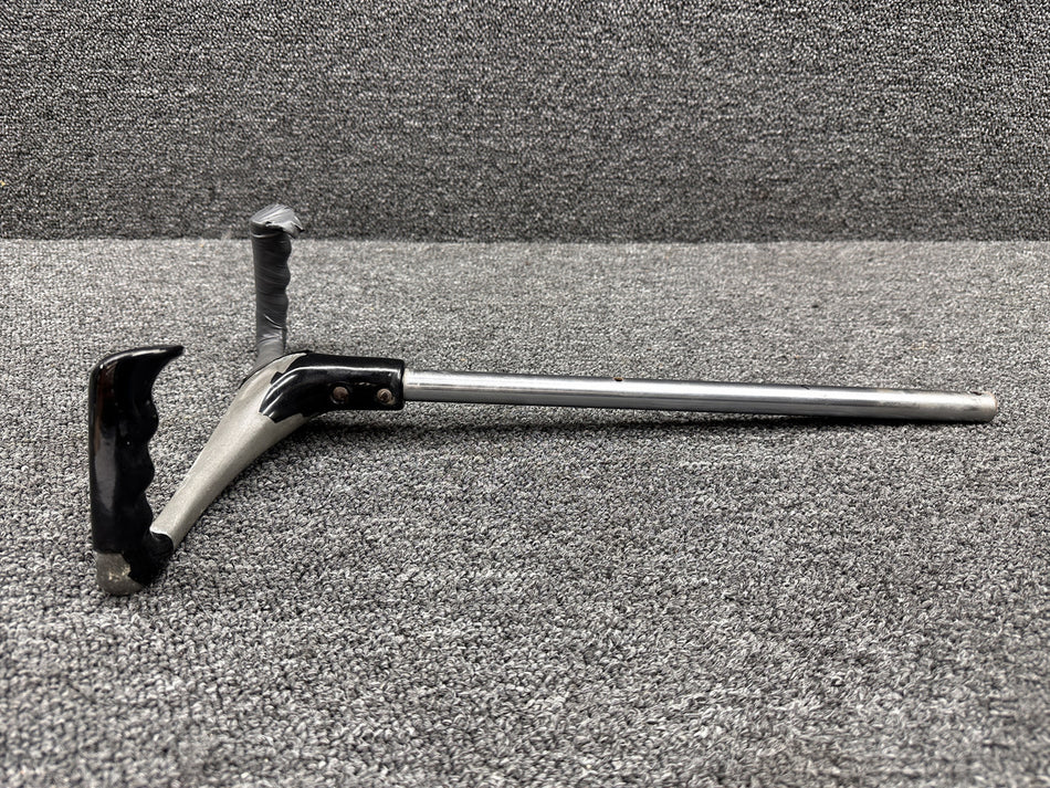 0513239-9 Cessna 172L Control Wheel Assembly LH or RH (L: 13-3/4”, D: 0.748”)