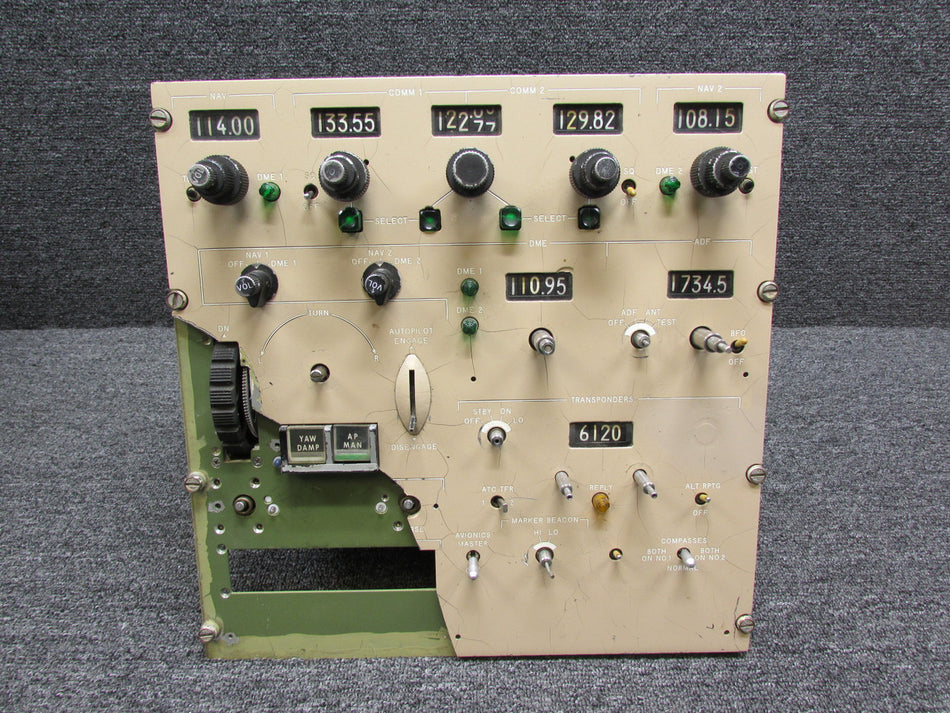 G-4340 Gables Avionics VHF Control Panel (Broken Panel, Missing Knobs) (Core)