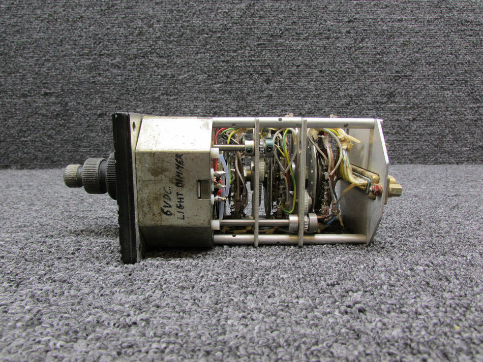 071-1067-00 King Radio KFS-585B Control ADF (Cracked Screen and Worn Knobs)