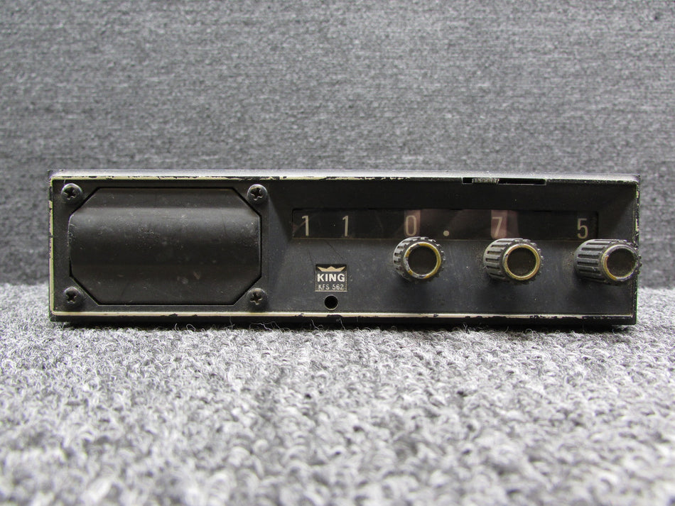 071-1086-00 King Radio KFS-562 DME Frequency Selector with Tray