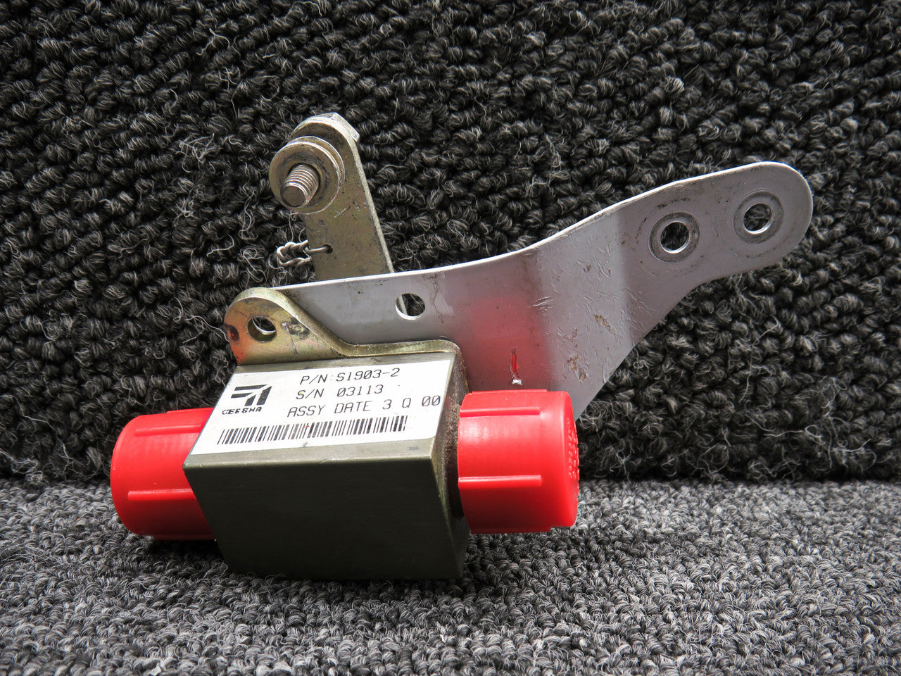 Cessna117出品　2個口 S1903-2 (Use: 0716111-4) Cessna 172R Fuel Shut Off Valve – BAS