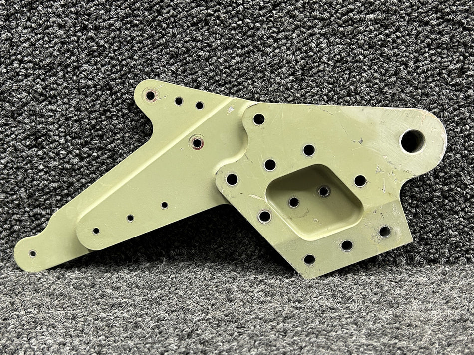 0513566-4 Cessna 172S Fitting RH