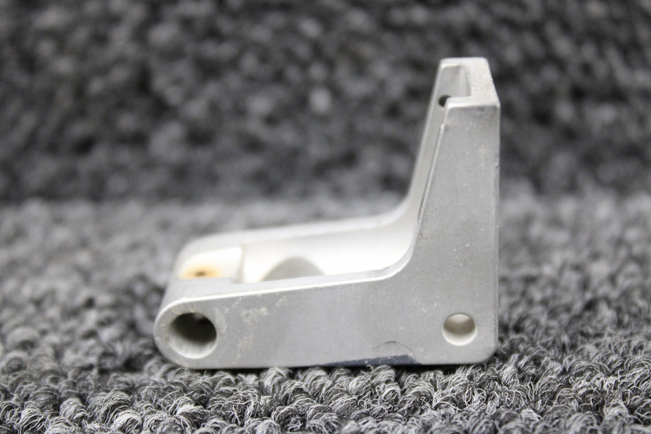 DA4-5710-00-53 Diamond DA40-180 Aileron Hinge LH or RH