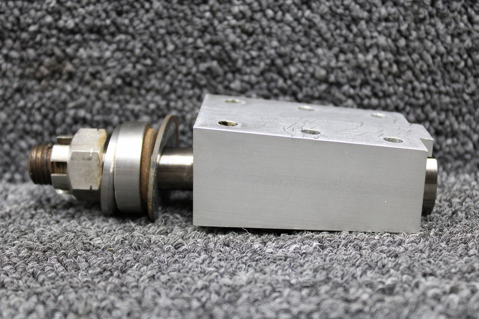 D41-3213-01-50 Diamond DA40-180 Main Gear Strut Mount Inboard LH or RH