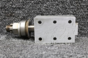 D41-3213-01-50 Diamond DA40-180 Main Gear Strut Mount Inboard LH or RH