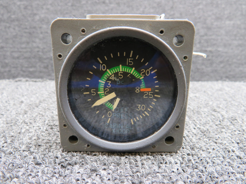 3001-0101 (Alt: C668511-0101) United Cabin Altitude and Diff Pressure Indicator