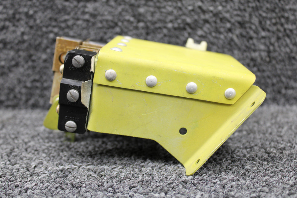 002-364013-35 Beechcraft A36 Landing Gear Limit Switch Assembly with Support