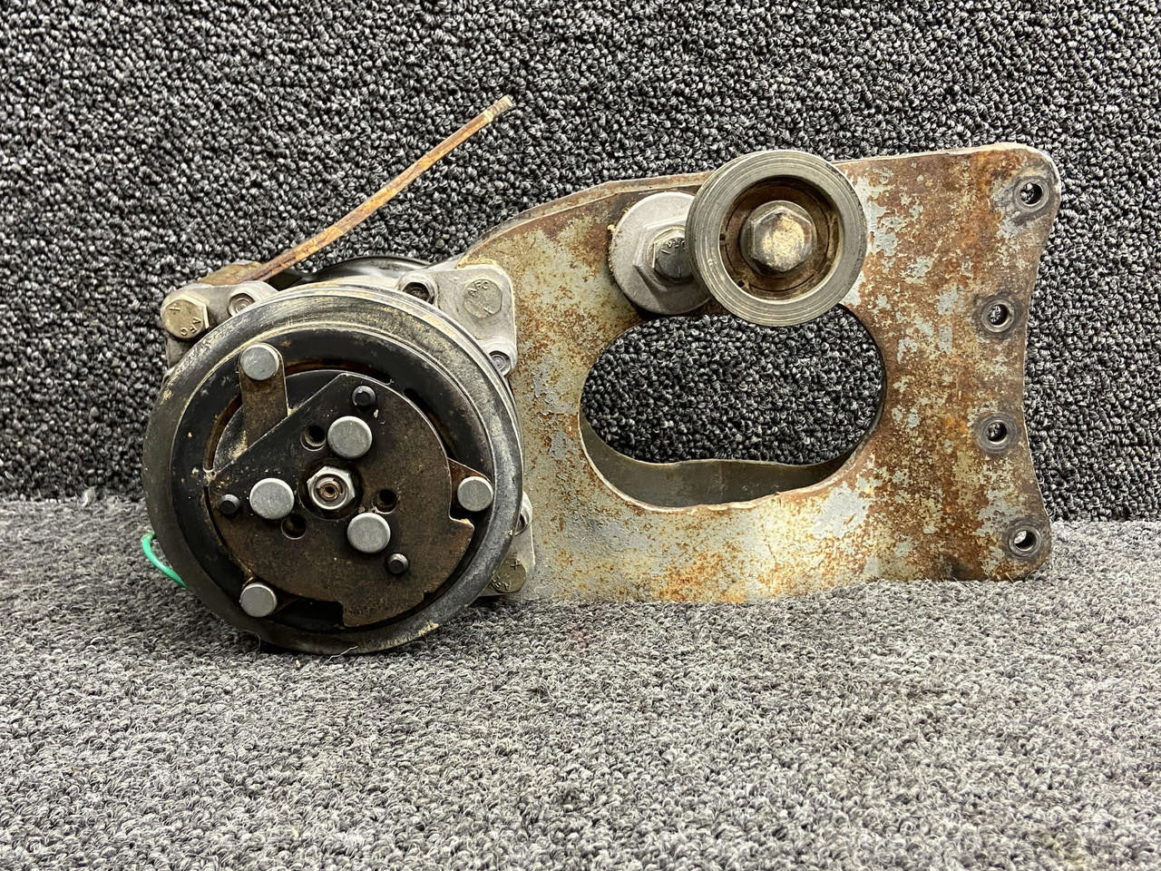 SD-505 Sanden Air Conditioning Compressor with Mounting Brackets