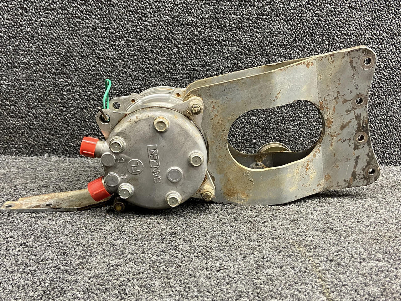 SD-505 Sanden Air Conditioning Compressor with Mounting Brackets