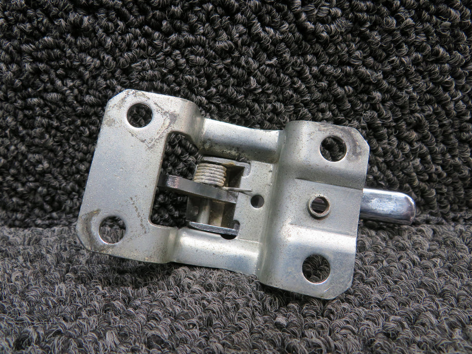 113-837-019,020 (Alt: 464-046) Piper PA34-200T Forward Cabin Door Inside Handle
