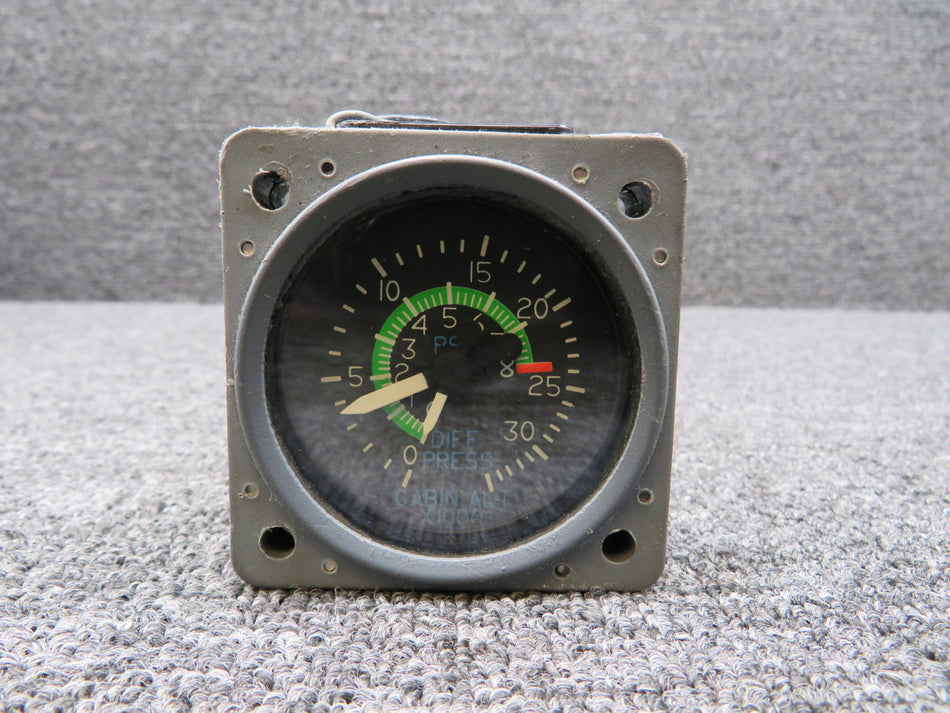 3001-0101 (Alt: C668511-0101) United Altitude Pressure Indicator, Lighted (5V)