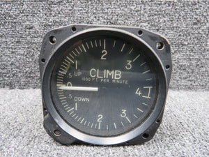 CA-54-1A (Alt: 7040T) United Instruments Vertical Speed Indicator