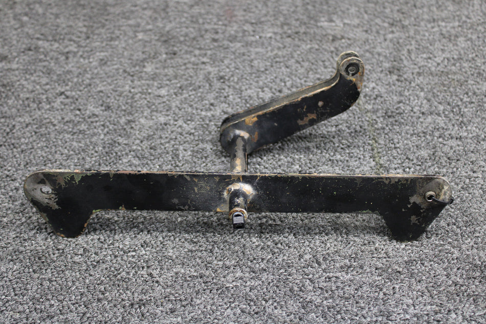 35730-003 Piper PA28R-201 Aileron Bellcrank RH