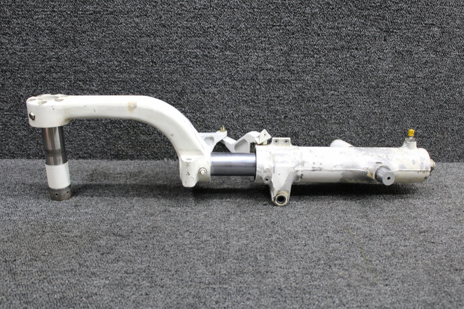 67927-008 (Cast: 3-12620-11) Piper PA28R-201 Main Gear Strut Assembly w Links LH