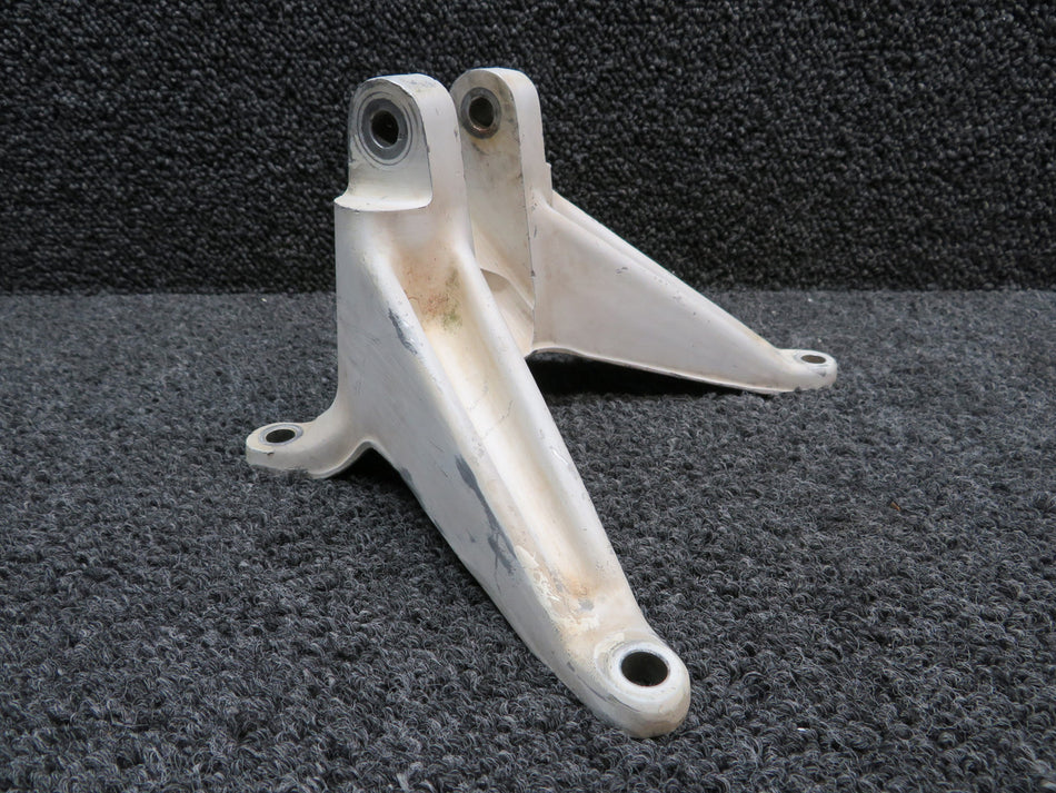 2443001-1 (Weu: 2443001-3) Cessna 172RG Actuator Attach Fitting