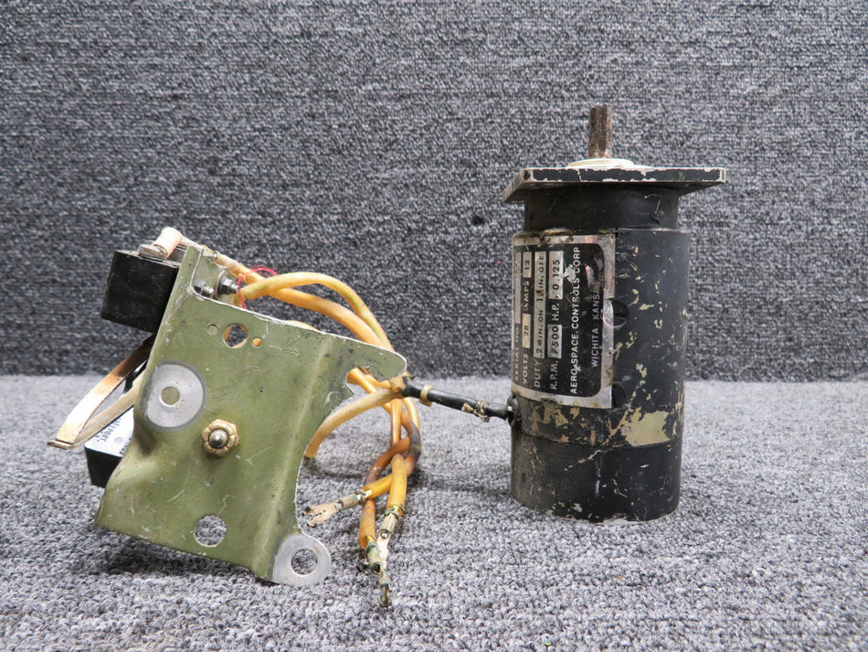 9910055-1 Aero Space DC Flap Motor w Switch (Volts: 28, Amps: 12)