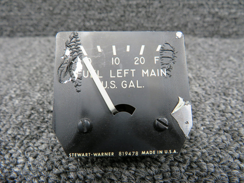 819478 Stewart-Warner Left Main Fuel Quantity Indicator (Worn, Chipped Paint)