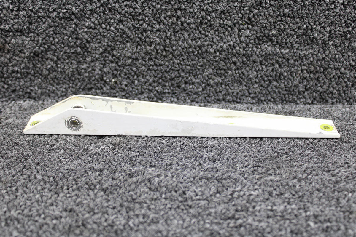 Piper Aircraft Parts 43711-000 Piper PA31-350 Main Gear Door Bracket Inboard