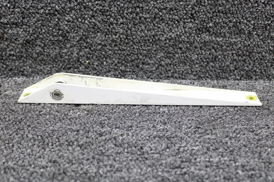 Piper Aircraft Parts 43711-000 Piper PA31-350 Main Gear Door Bracket Inboard