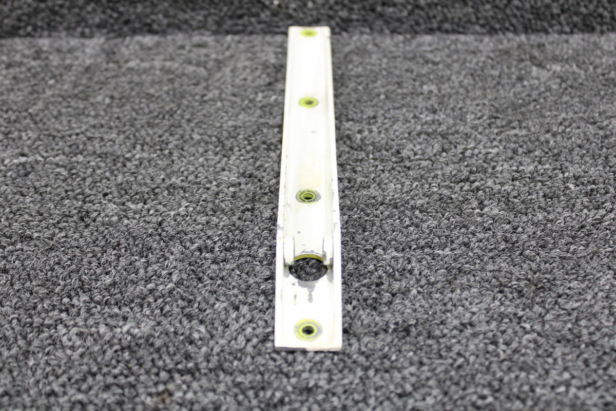 Piper Aircraft Parts 43711-000 Piper PA31-350 Main Gear Door Bracket Inboard