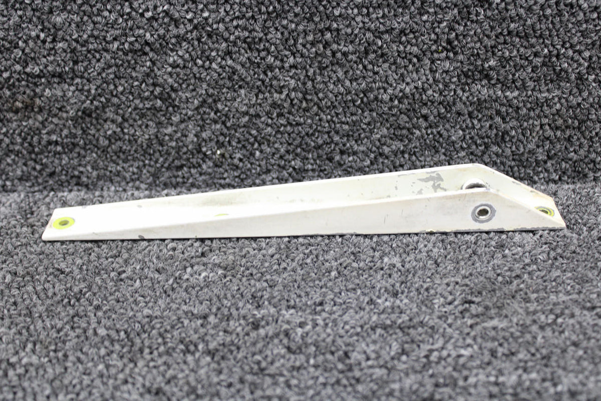 Piper Aircraft Parts 43711-000 Piper PA31-350 Main Gear Door Bracket Inboard
