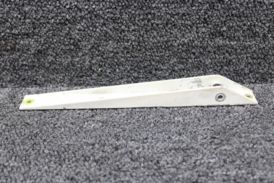 Piper Aircraft Parts 43711-000 Piper PA31-350 Main Gear Door Bracket Inboard